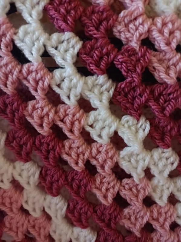 Dívčí háčkované pončo handmade – růžovobílé, cca 5–7 let