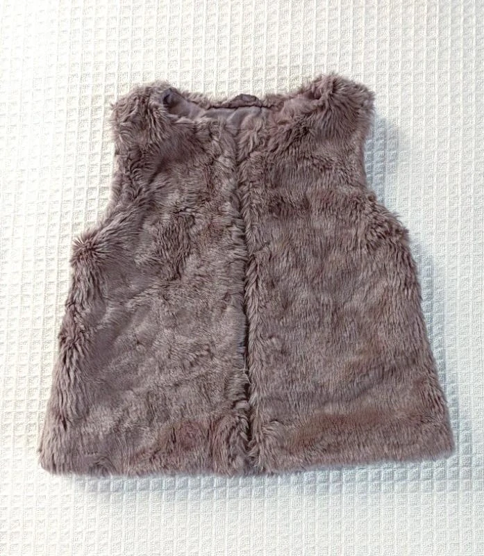 Slabší kožíšková vesta, vel. 98 – M&S