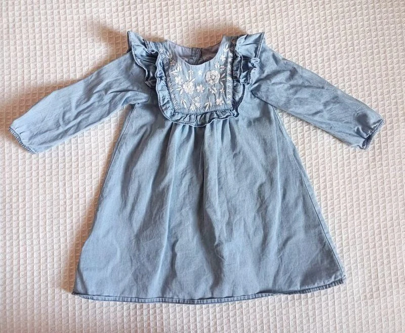 Dívčí džínové šaty, vel. 86 – světle modré s výšivkou - Mothercare