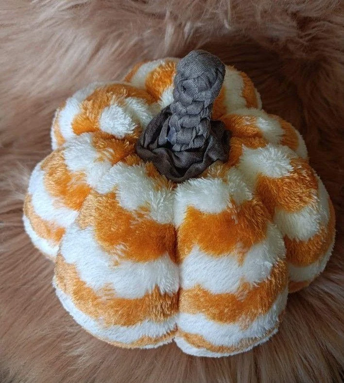 Handmade plyšová dýně – dekorace do interiéru