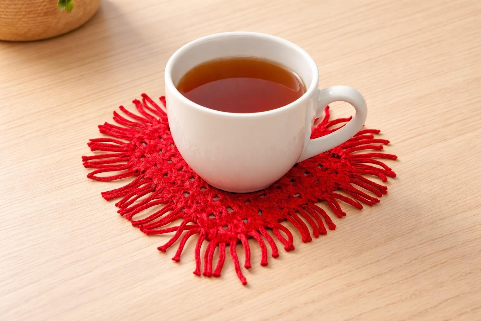 macrame podšálek srdce červené