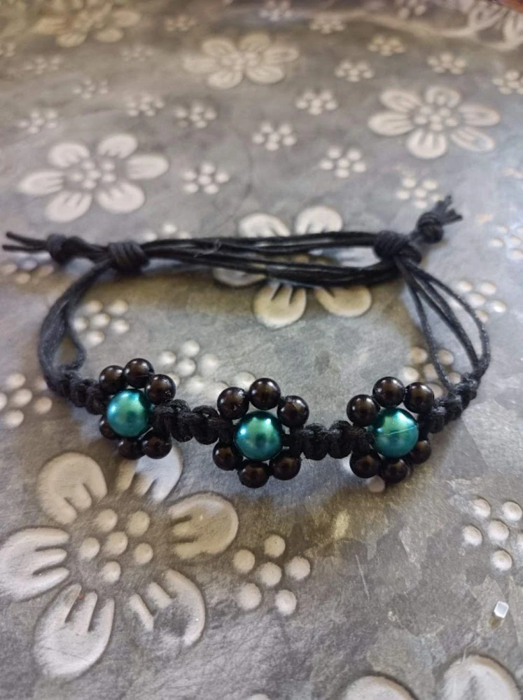 macramé náramek kytičky černý
