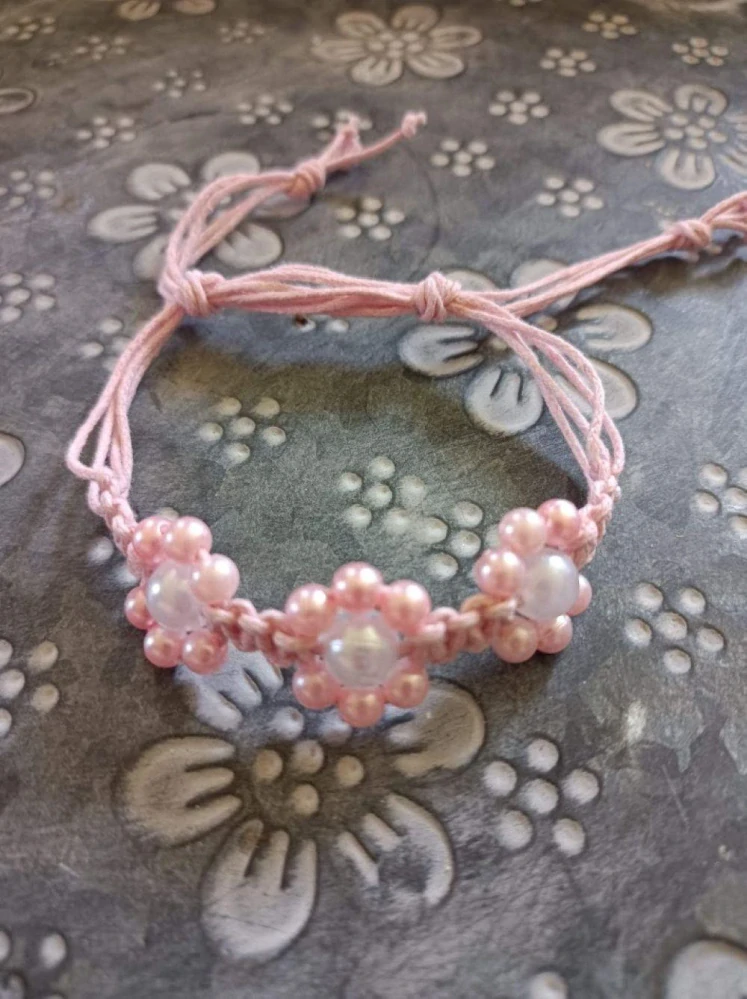 macramé náramek kytičky růžový