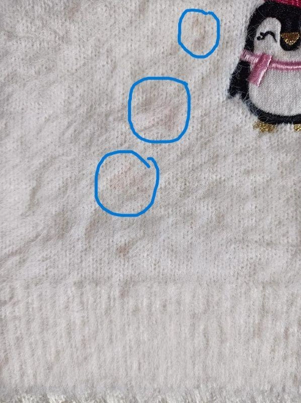Dívčí bílý chlupatý svetr s tučňáky vel. 110 - Primark