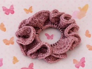Háčkovaná velká scrunchie gumička do vlasů